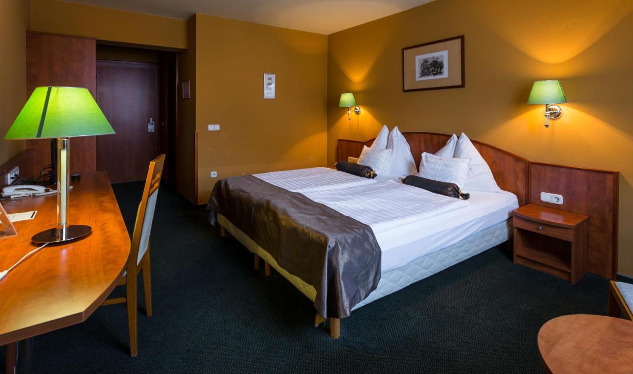 Hotel Gottwald Тата Экстерьер фото