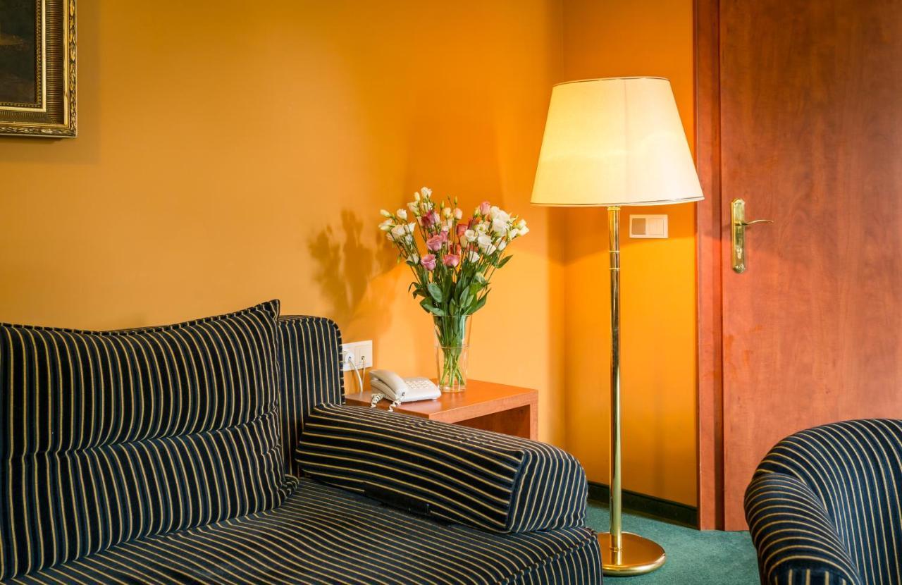Hotel Gottwald Тата Экстерьер фото